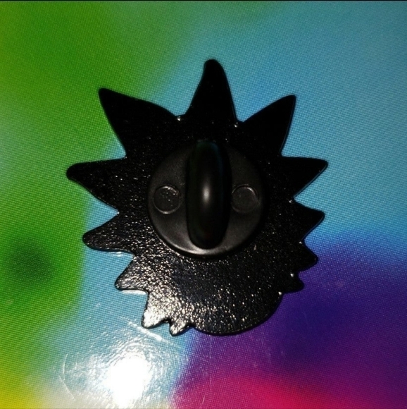 RICK and Morty Pickle Rick Enamel Pin - Picture 4 of 5